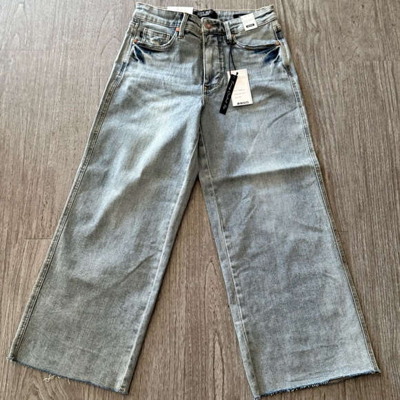 Judy Blue Cropped Jeans NWT - Picture 1 of 9